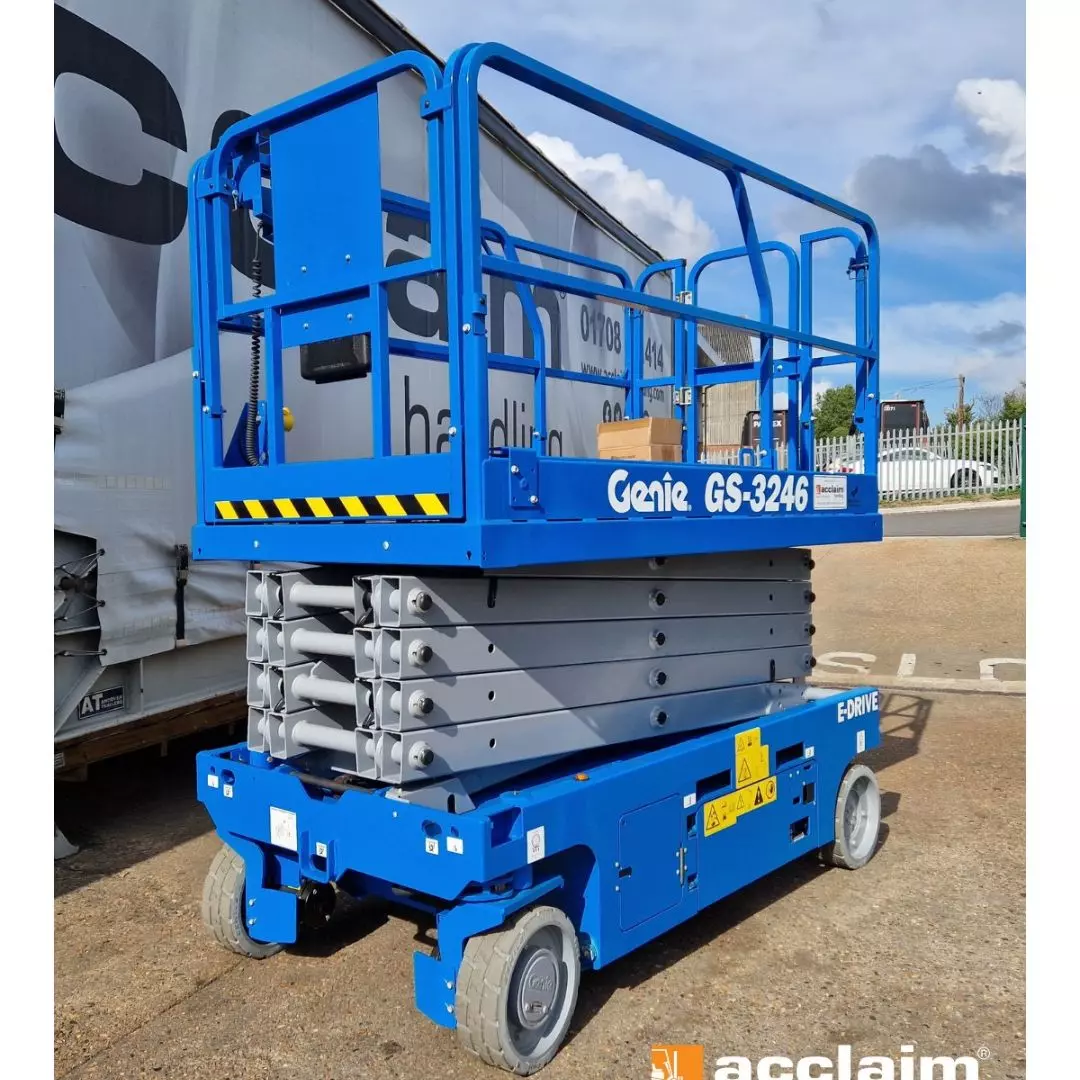 7 Plataforma Elevatória Tesoura 12 metros Genie G3246